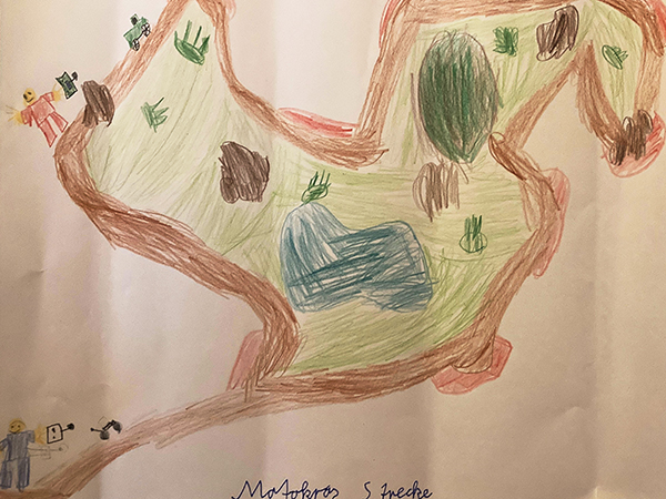 Gemaltes Kinderbild von einer Motocross-Strecke.
