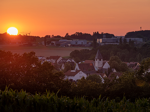 Stimmungsvoller Sonnenuntergang bei Emskirchen.