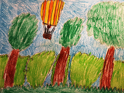 Gemaltes Kinderbild mit Fesselballon, der über Bäume fliegt