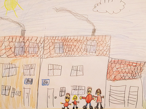 Gemaltes Kinderbild mit Familie, die vor einem Haus steht