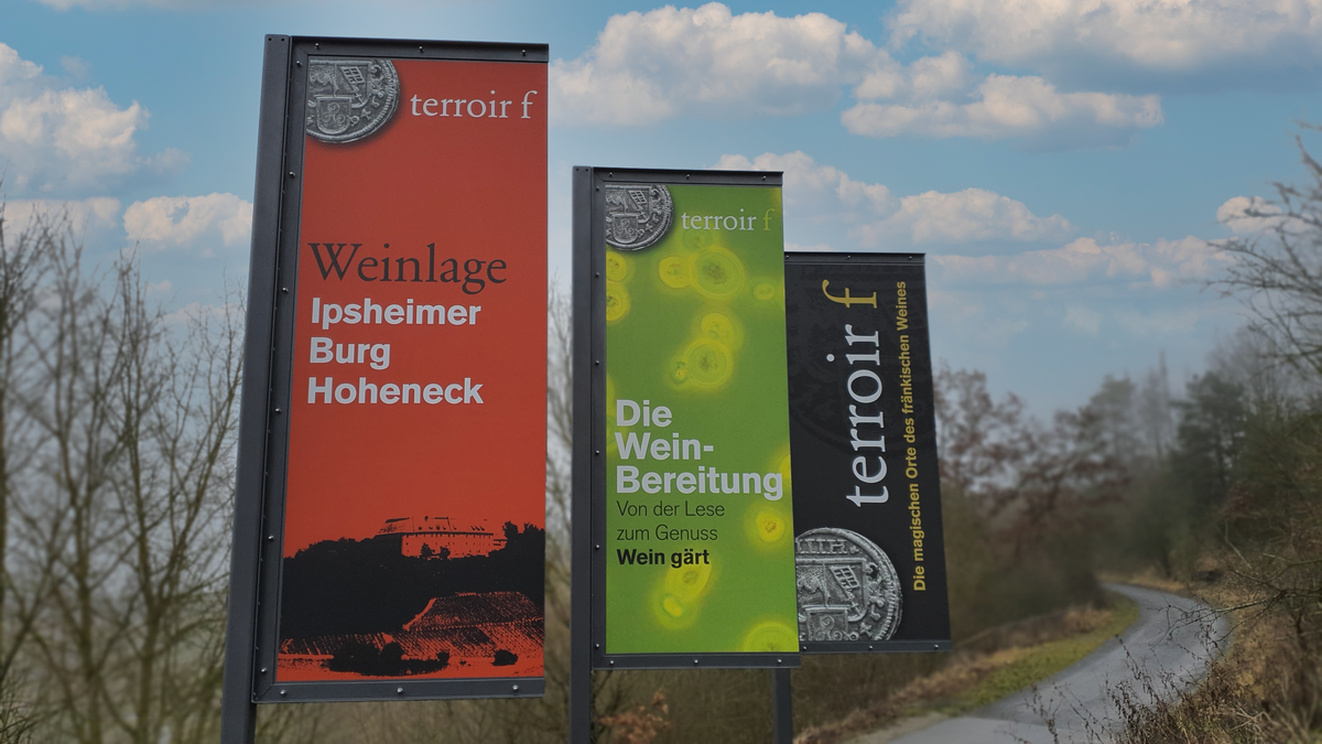 Fahnen am terroir f in Ipsheim