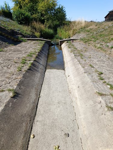 Trockengefallener Pegel an der Altmühl (Foto: WWA Ansbach)